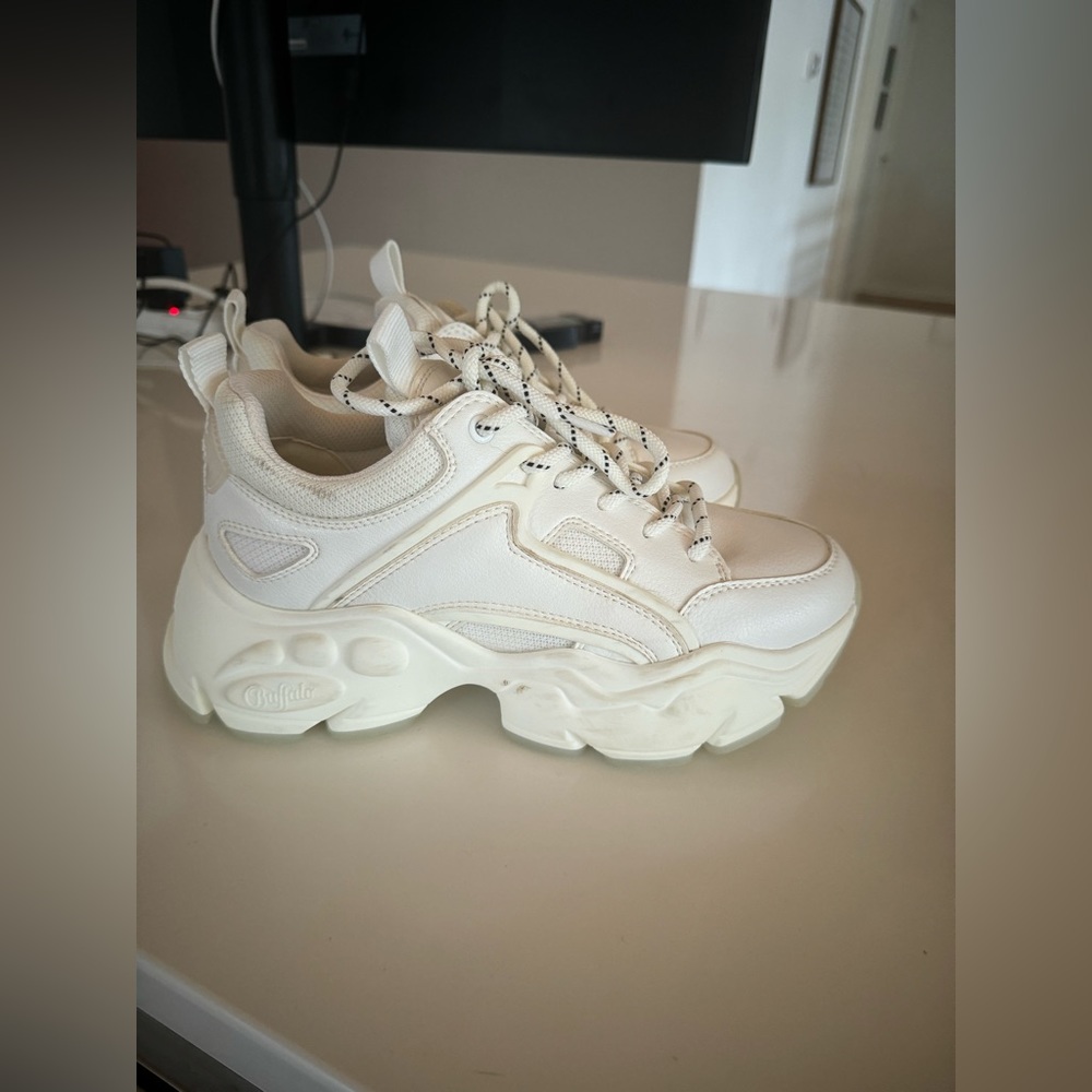 Buffalo chunky sneakers